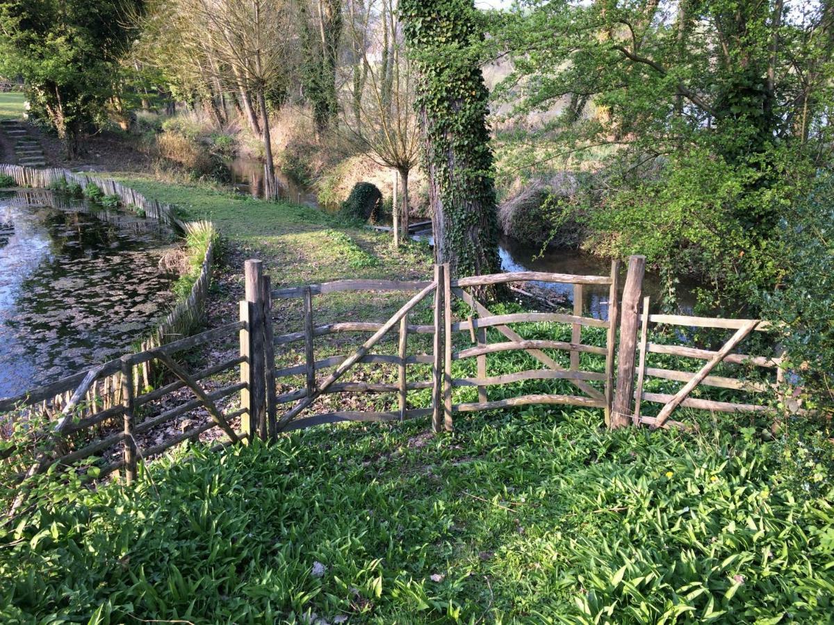 Le Jardin Des Sources Bed & Breakfast La Hulpe Exterior photo